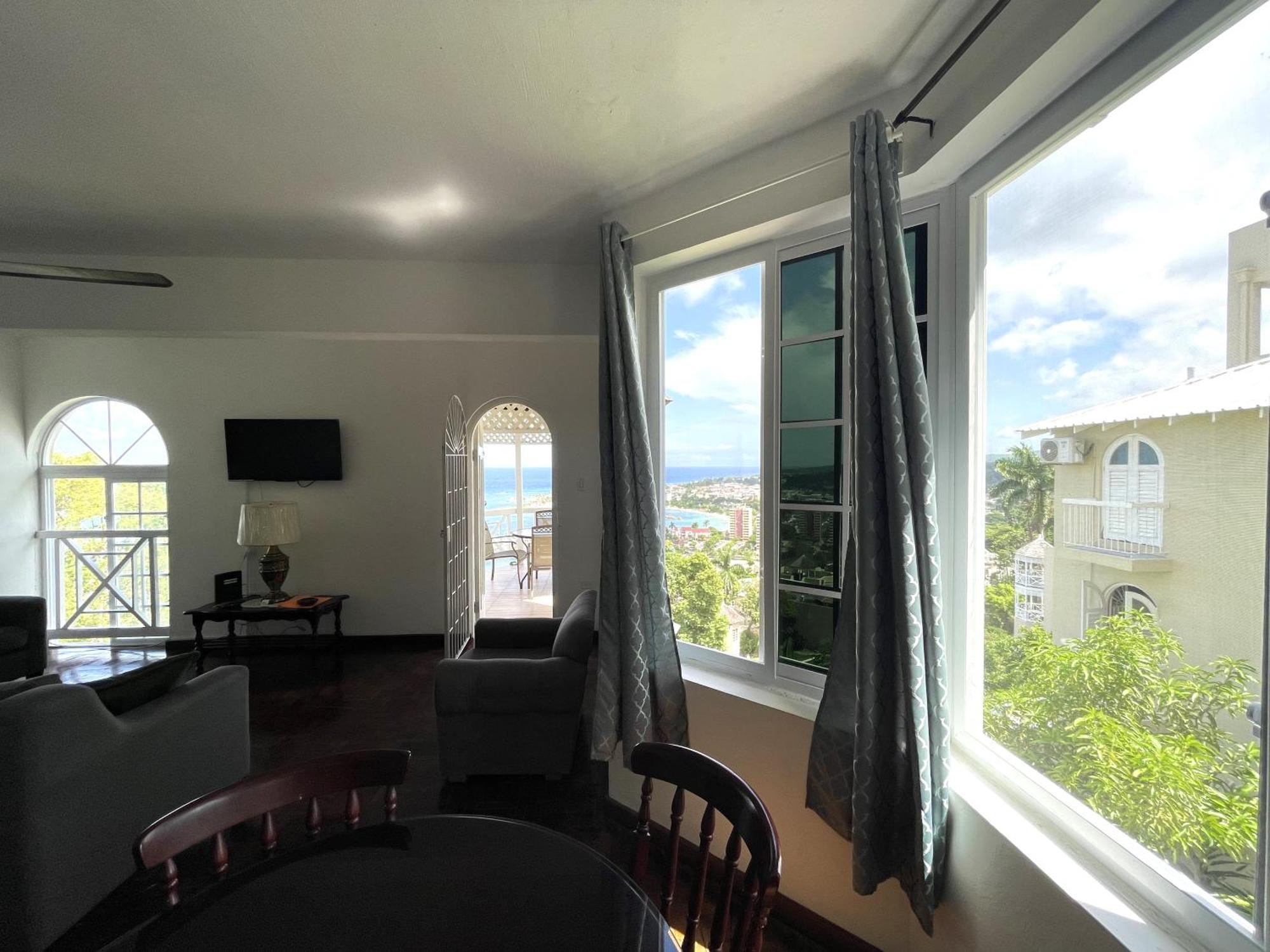 Oceanbreeze Jamaica Penthouse, 7-Minute Walk To Beach Очо-Риос Экстерьер фото